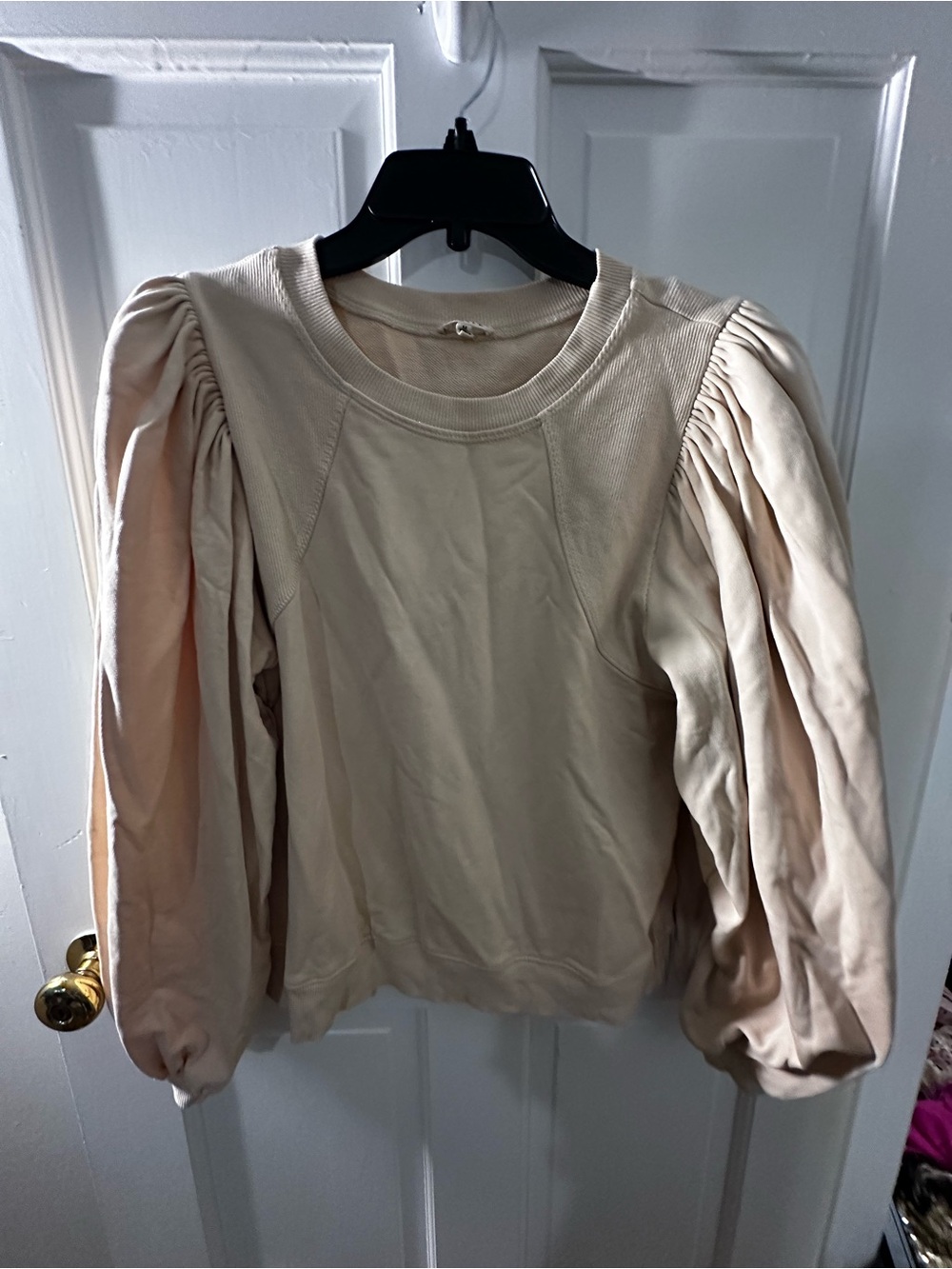 Jodiful Puff-Sleeve Crewneck Top in Light Beige